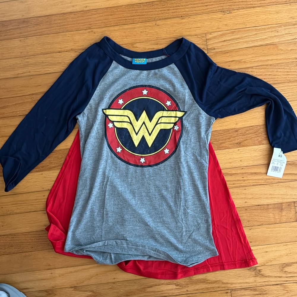 Wonder Woman women's gray/blue long sleeve top with red cape size XS